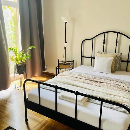 Beautiful City Centre Apartment Виена Екстериор снимка
