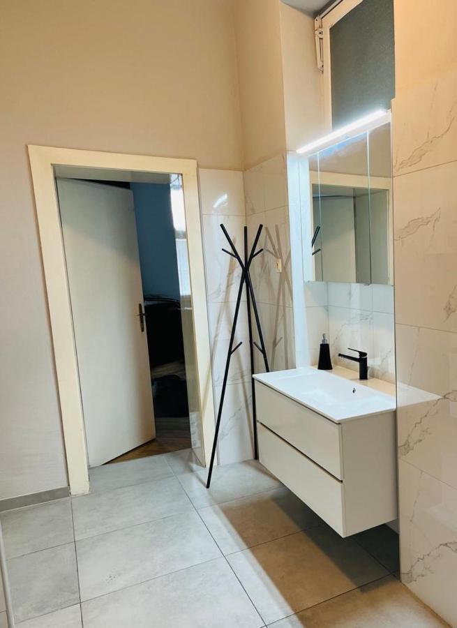 Beautiful City Centre Apartment Виена Екстериор снимка