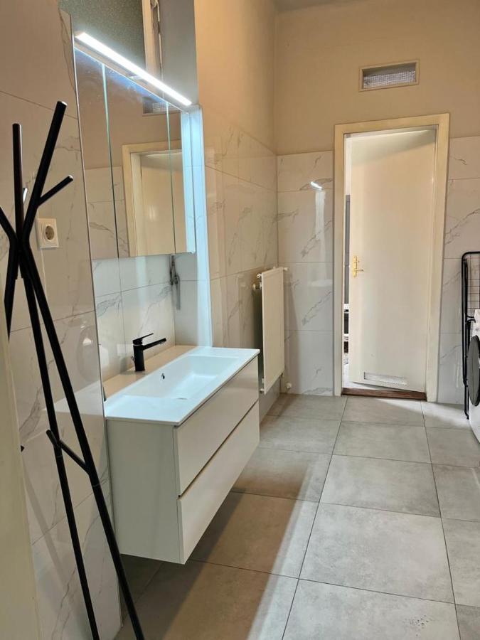 Beautiful City Centre Apartment Виена Екстериор снимка