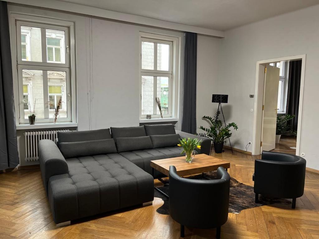 Beautiful City Centre Apartment Виена Екстериор снимка