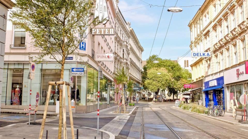 Beautiful City Centre Apartment Виена Екстериор снимка