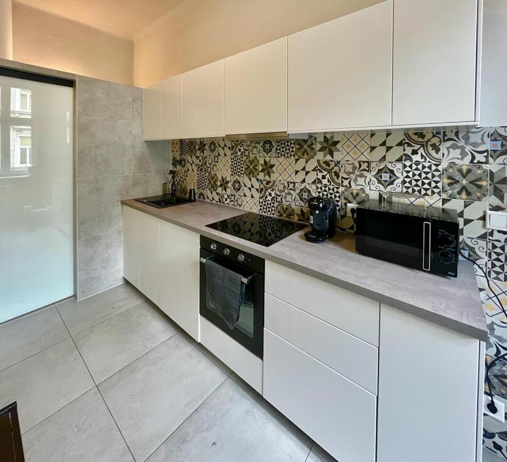 Beautiful City Centre Apartment Виена Екстериор снимка