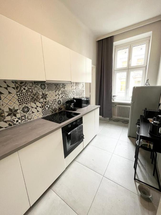 Beautiful City Centre Apartment Виена Екстериор снимка