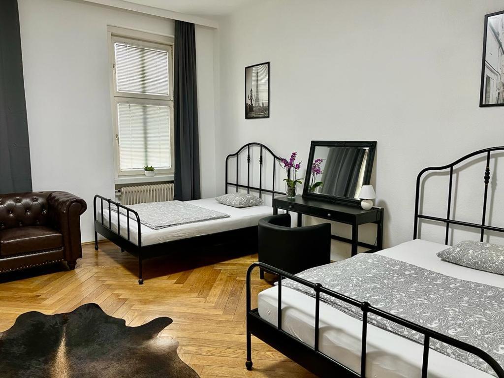 Beautiful City Centre Apartment Виена Екстериор снимка