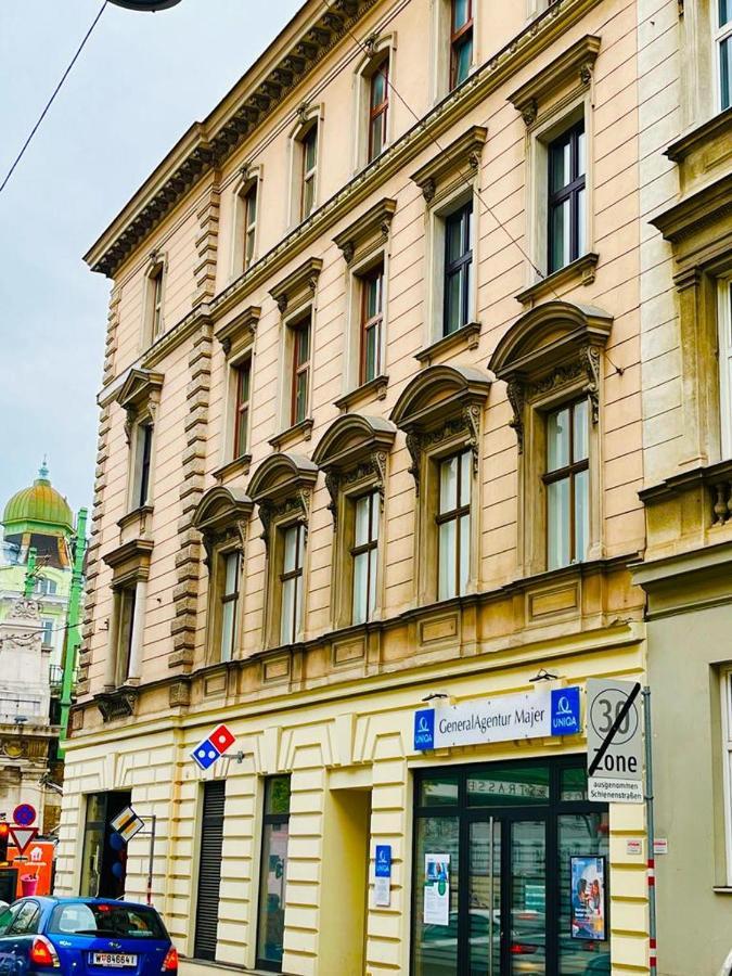 Beautiful City Centre Apartment Виена Екстериор снимка