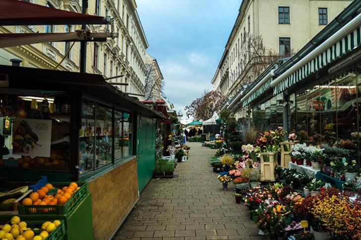Beautiful City Centre Apartment Виена Екстериор снимка