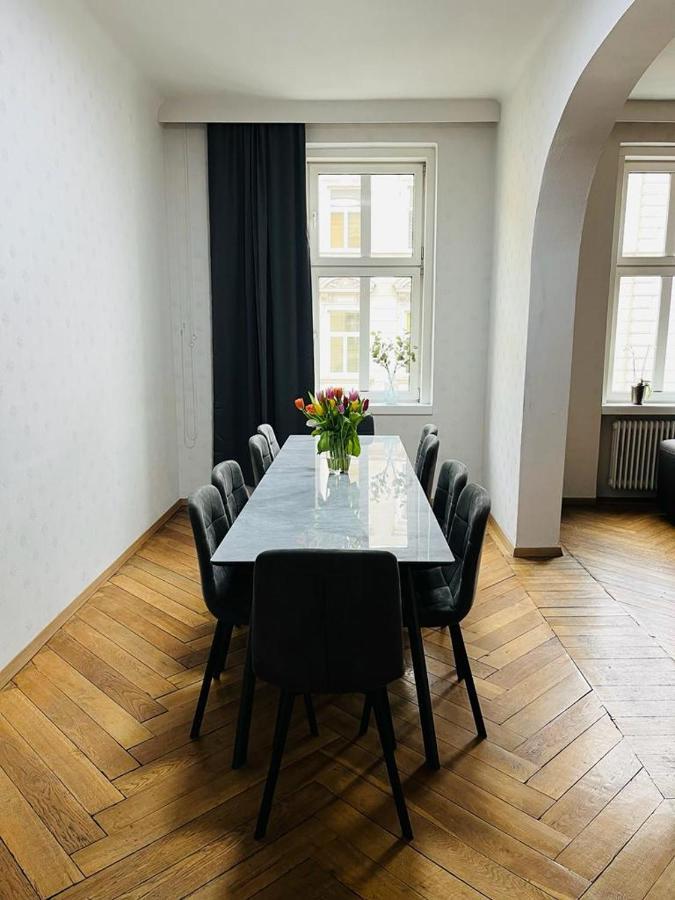 Beautiful City Centre Apartment Виена Екстериор снимка