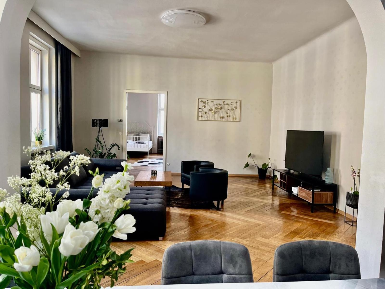 Beautiful City Centre Apartment Виена Екстериор снимка